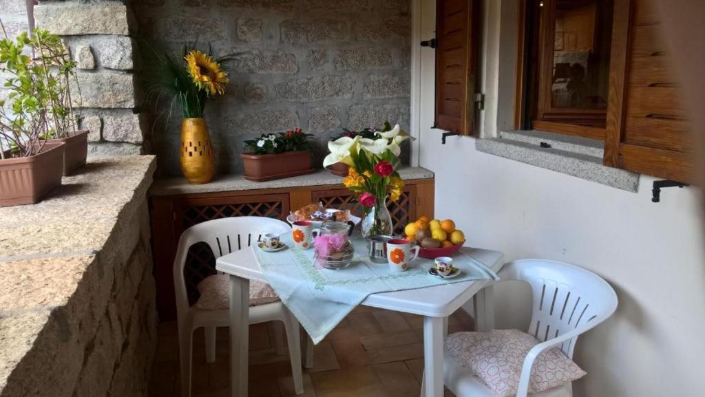 Casa Nel Borgo Di San Pantaleo Villa Екстериор снимка